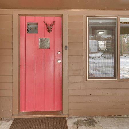 Pet-Friendly Irons Cottage About 4 Mi To Sand Lake! Extérieur photo