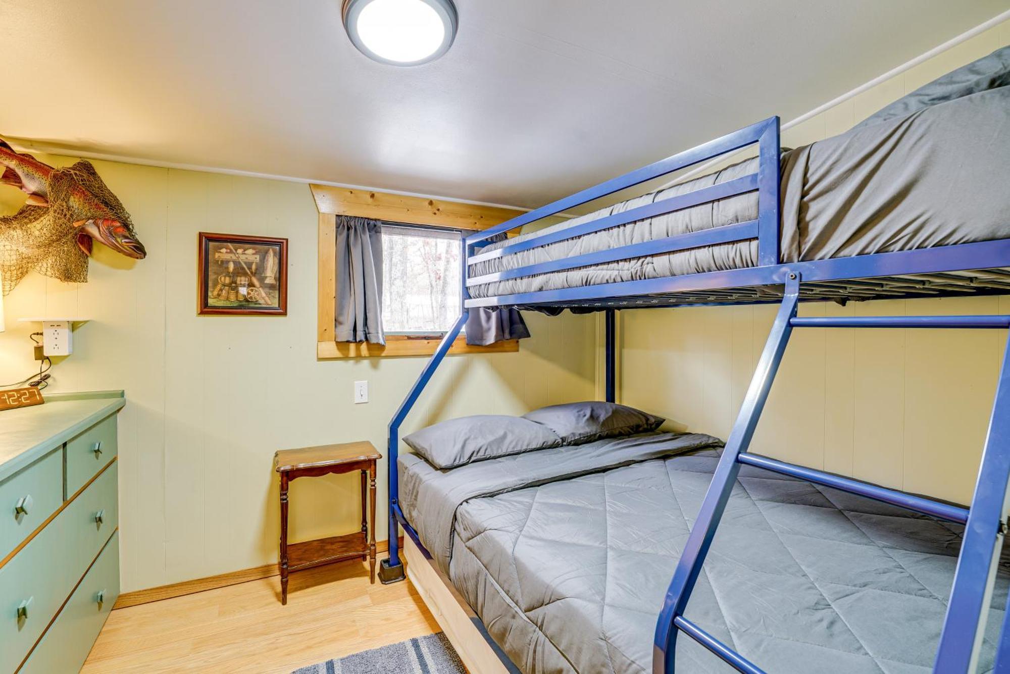 Pet-Friendly Irons Cottage About 4 Mi To Sand Lake! Extérieur photo