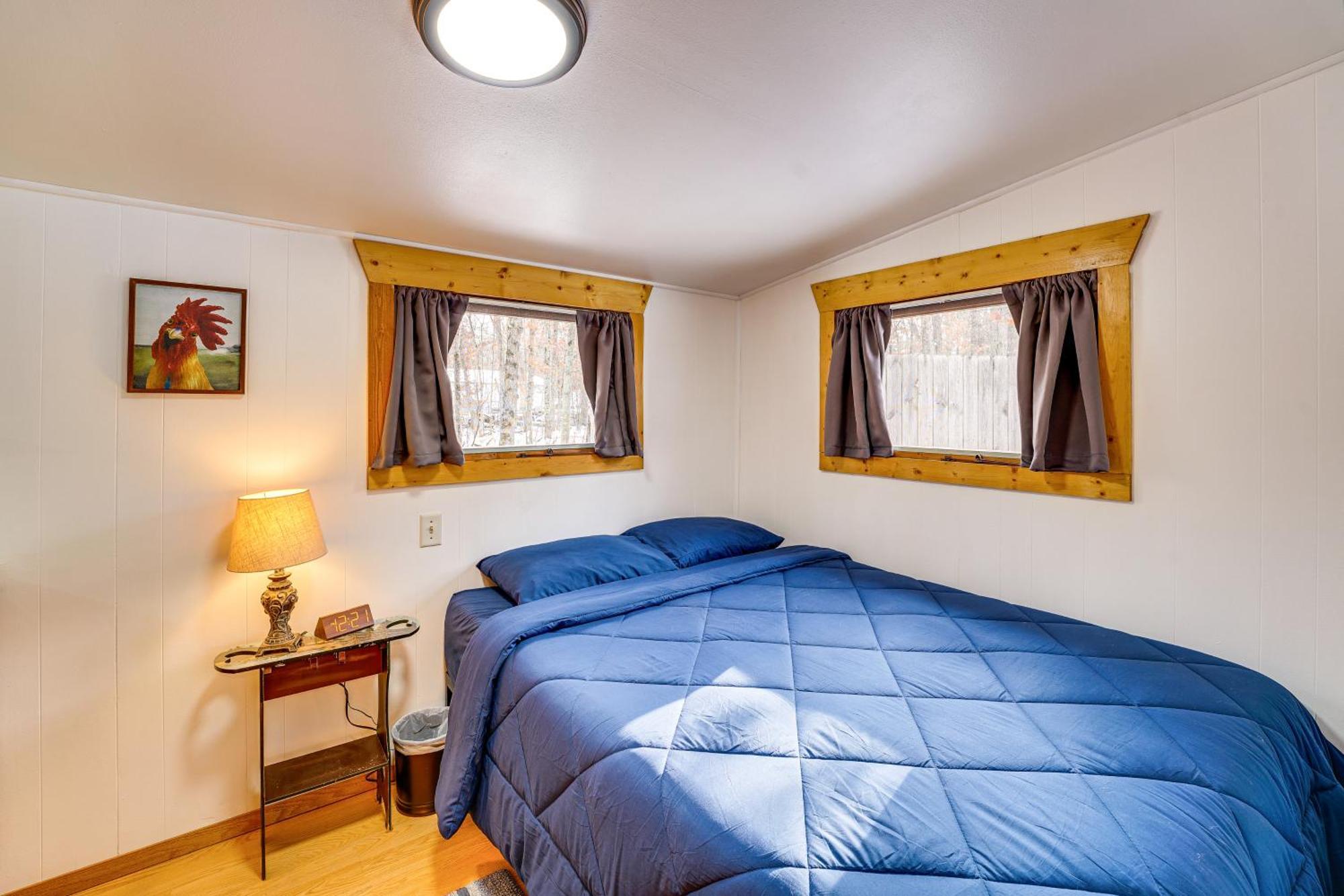 Pet-Friendly Irons Cottage About 4 Mi To Sand Lake! Extérieur photo