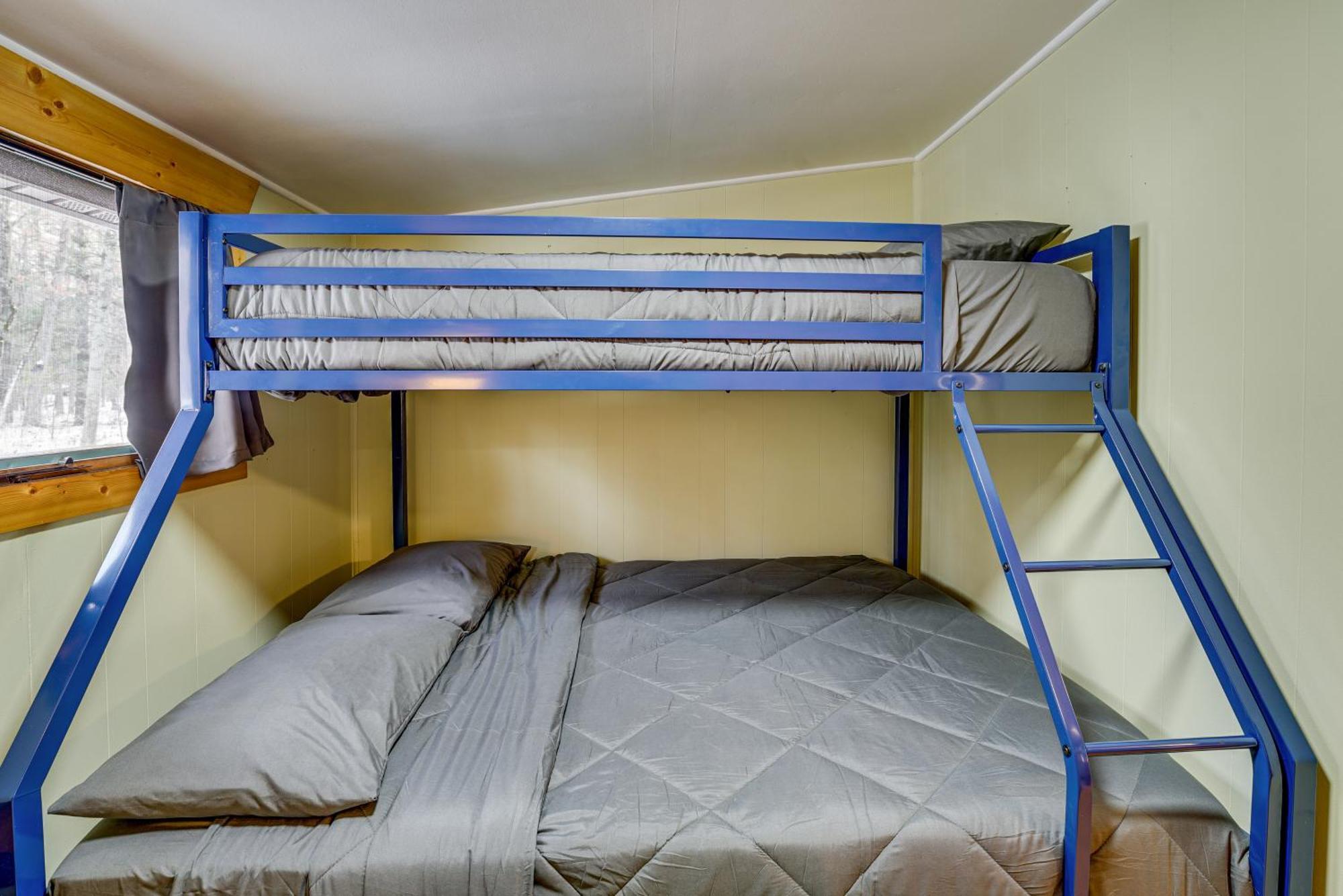 Pet-Friendly Irons Cottage About 4 Mi To Sand Lake! Extérieur photo