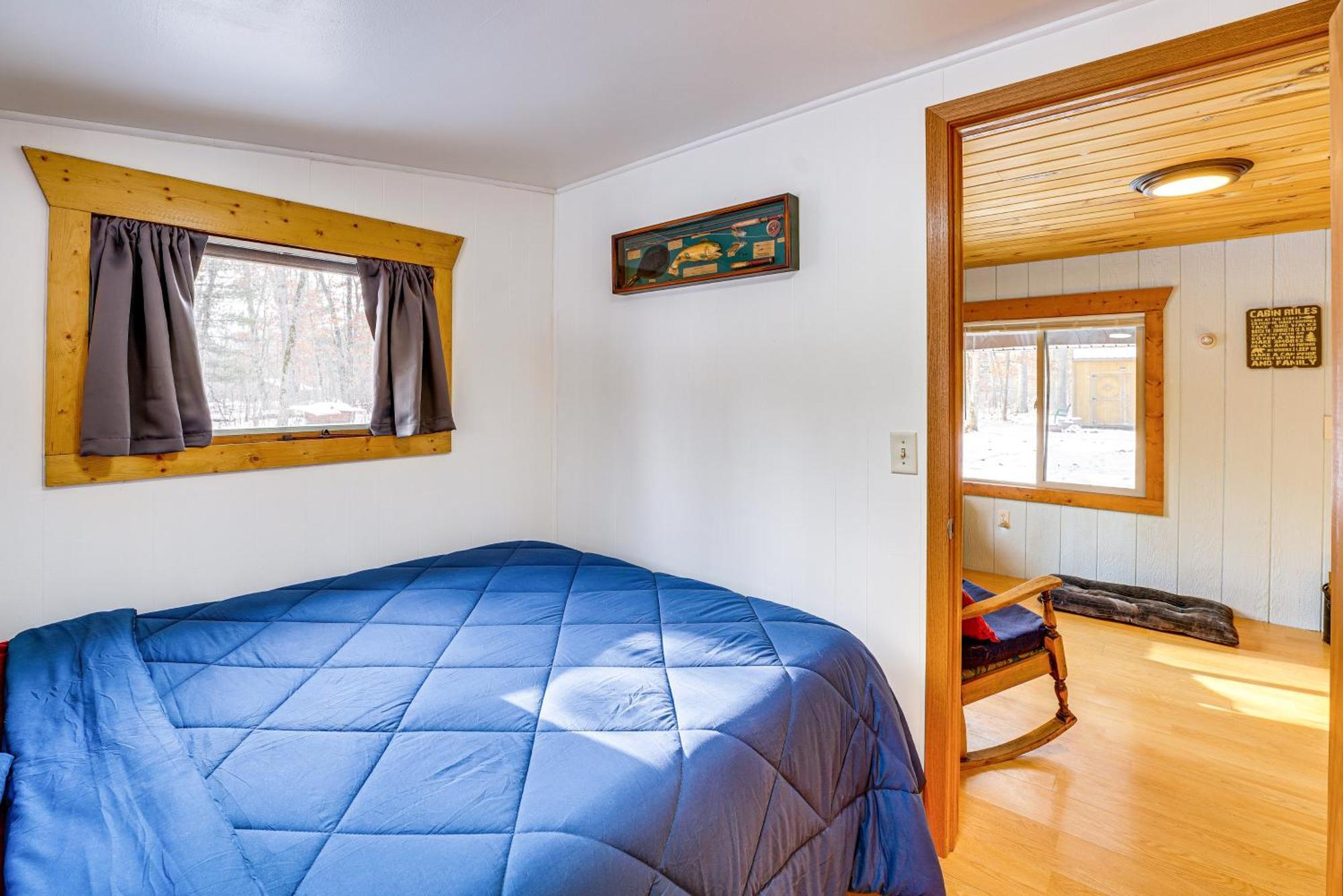 Pet-Friendly Irons Cottage About 4 Mi To Sand Lake! Extérieur photo