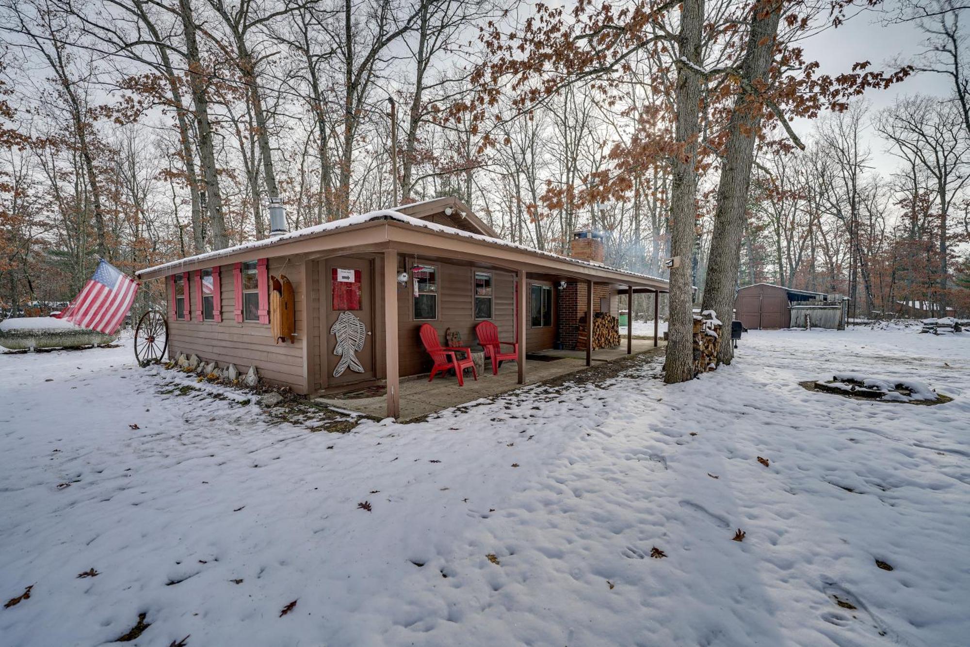 Pet-Friendly Irons Cottage About 4 Mi To Sand Lake! Extérieur photo