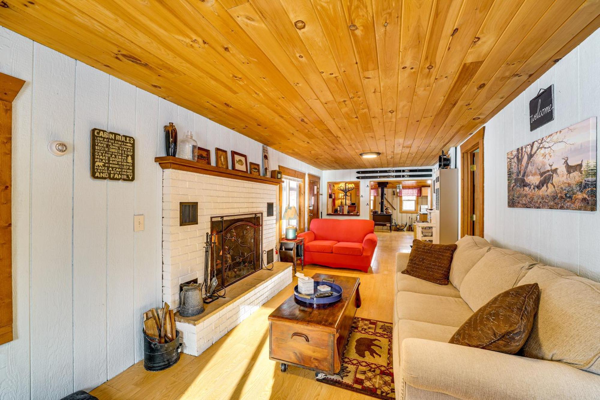 Pet-Friendly Irons Cottage About 4 Mi To Sand Lake! Extérieur photo