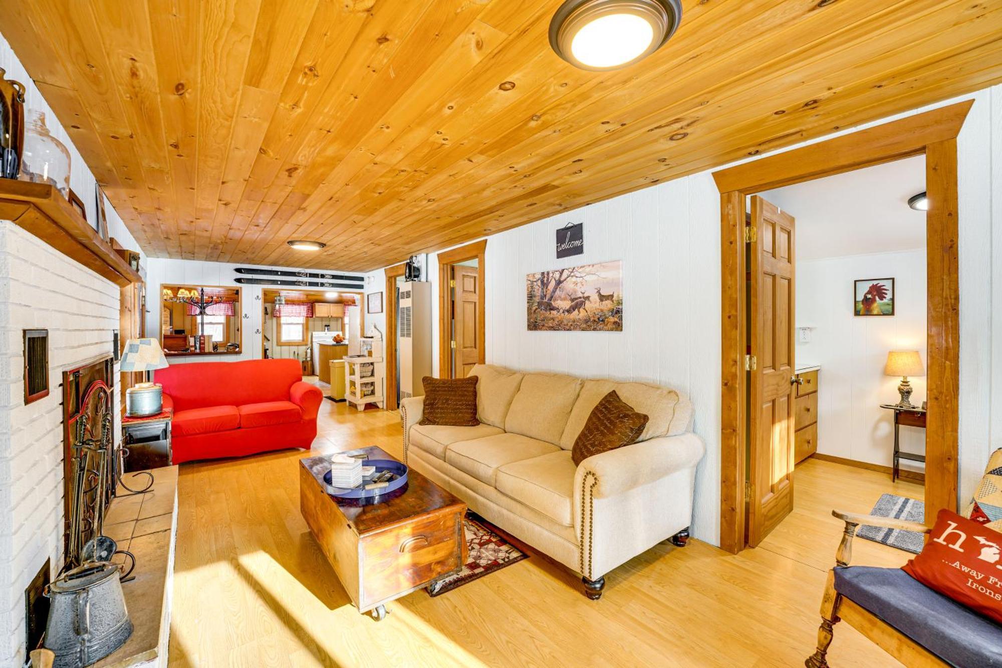 Pet-Friendly Irons Cottage About 4 Mi To Sand Lake! Extérieur photo