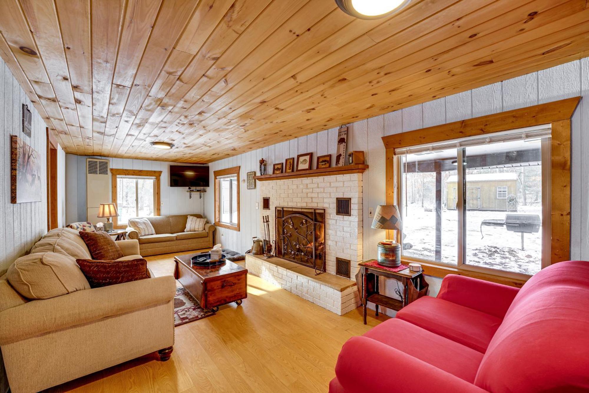 Pet-Friendly Irons Cottage About 4 Mi To Sand Lake! Extérieur photo