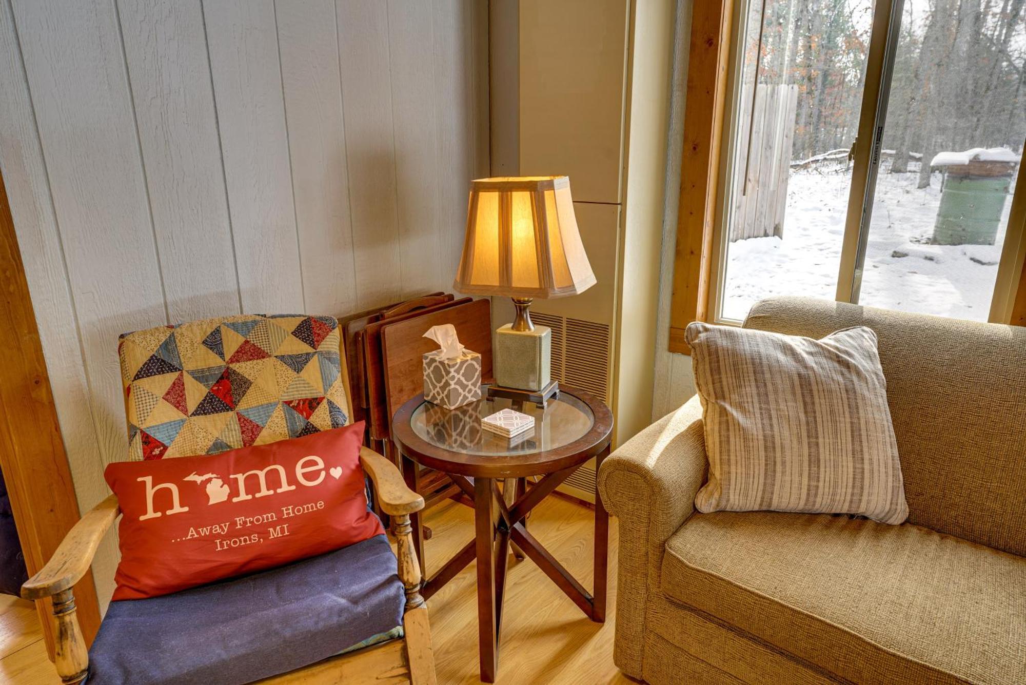 Pet-Friendly Irons Cottage About 4 Mi To Sand Lake! Extérieur photo